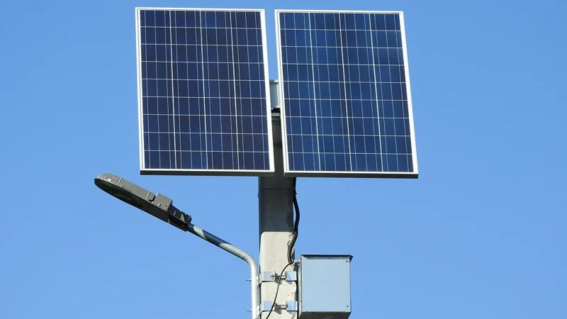 Green Cell Inwerter Solarny Z Ładowarką MPPT 4VDC 230VAC INVSOL03